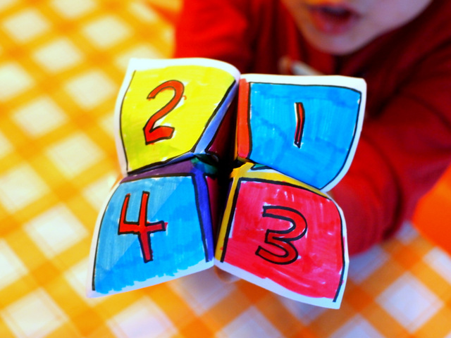 "When I Grow Up" Activity- Make Fortune tellers with preschoolers- Easy activity with printable too!