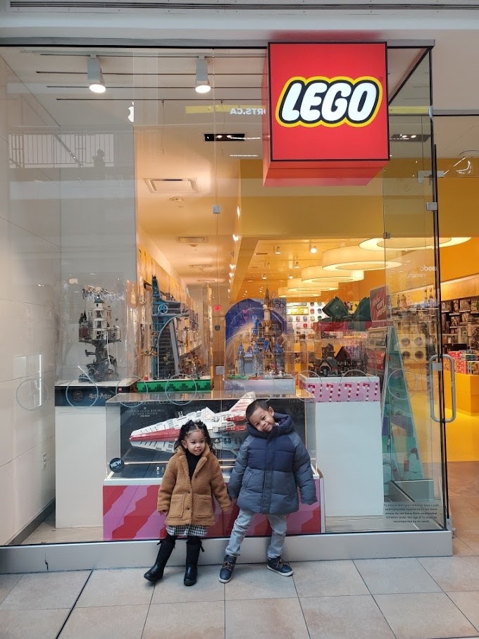 Shopping Mall Models, Valerie & Xander - Lego - Fairview Mall North York
