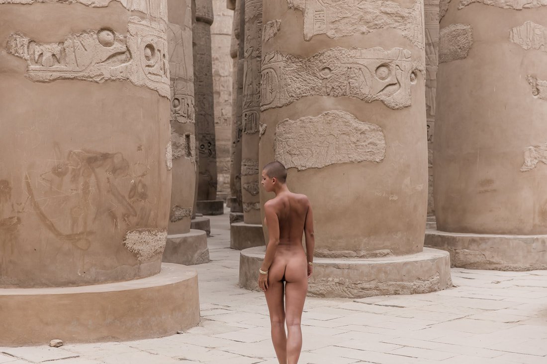 Marisa Papen Posed Nude in Egypt! And, She got Arrested for It!