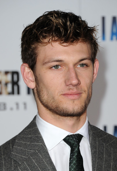 Alex Pettyfer the ugly dude from I Am Number 4 who everyone thinks is so 