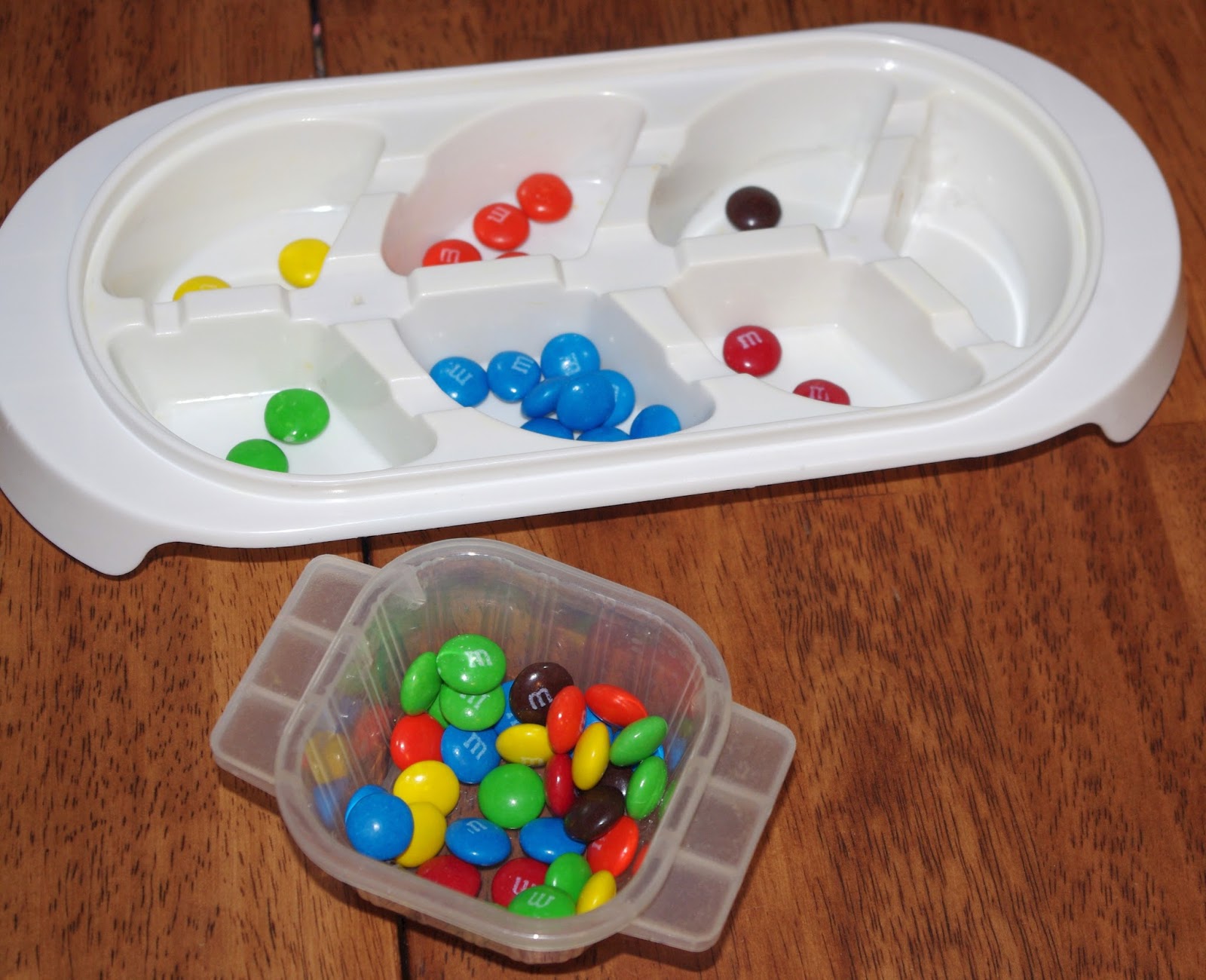 http://fromscratchmom.blogspot.ca/2015/05/learning-colours-while-sorting-candy.html