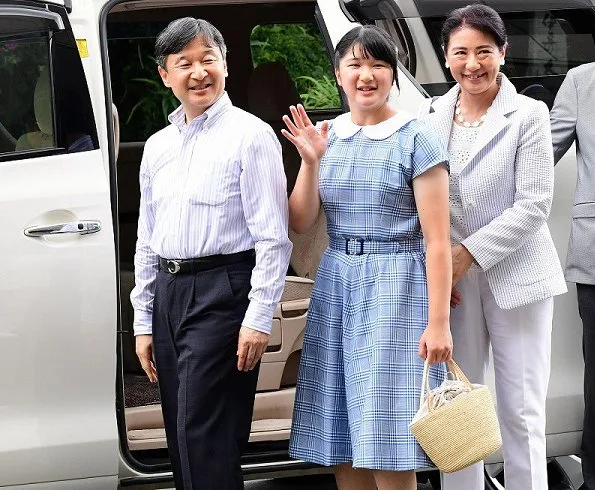 Crown Prince Naruhito, Crown Princess Masako and Princess Aiko arrived at the Suzaki Imperial Villa in Shimoda for the summer holidays