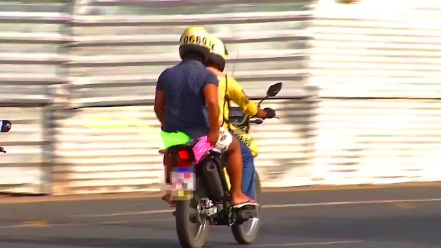 No Piauí, mototaxista peida na cara de cliente e caso vai parar na delegacia