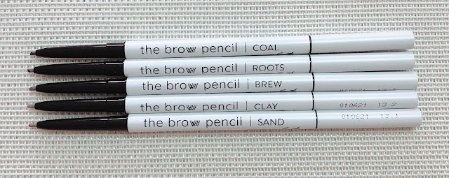 Brow Pencils West Barn Co - les 5 crayons avec mines exposées