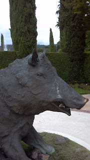 boar head; Italian; winery in CA; Ferrari-Carano