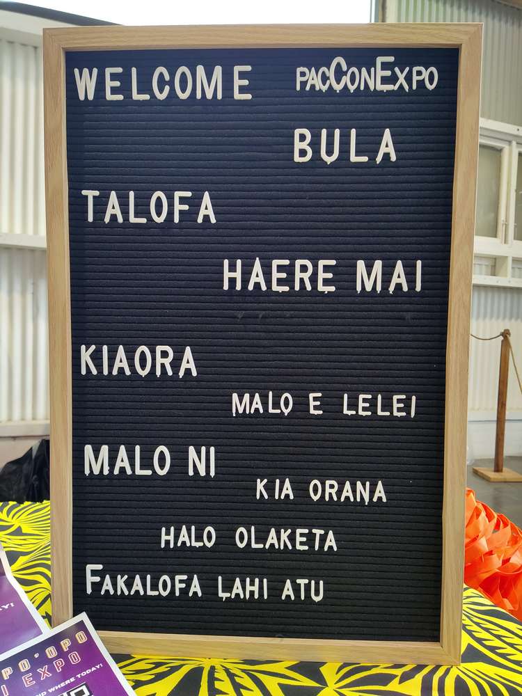 Ma'opo'opo Mai hello message in multiple languages