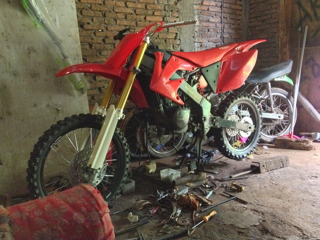 Gambar Modifkasi Motor Yamaha RX King Body Trail Ind Modified