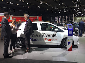 Pic of customer and Toyota staff noting details in front of Toyota Yaris Made in France