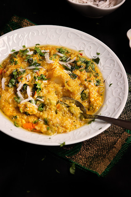 narkel die khichuri recipe