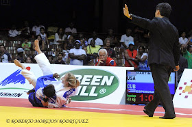  Maricet Espinosa (kimono azul), de Cuba derrota a Martin, Hannah, de Estados Unidos, en la respeca de los 63 kilogramos, del Grand Prix de Judo de La Habana, con sede en el Coliseo de la Ciudad Deportiva, el 7 de junio de 2014.