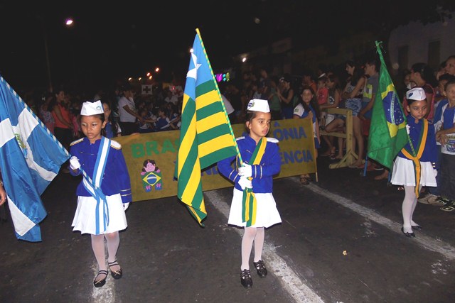 Três mil alunos participam de desfiles cívicos em Cocal