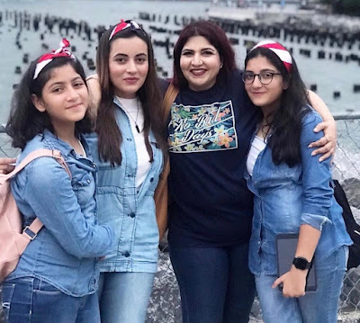Shagufta Ejaz with her Daughters