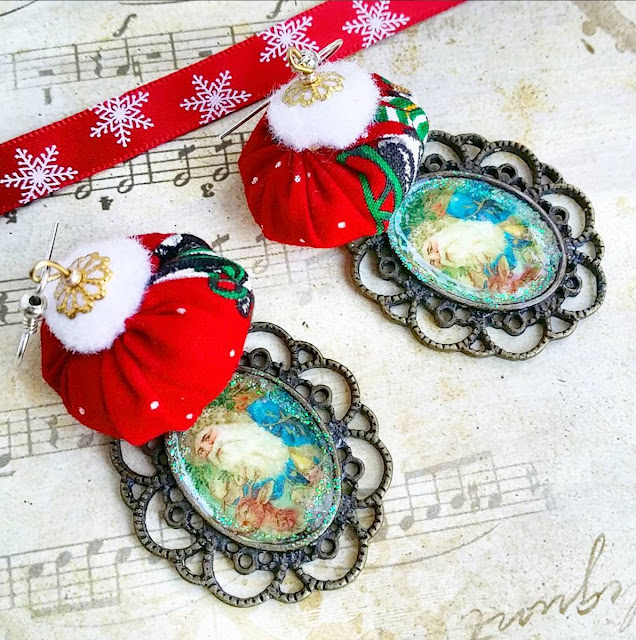 Perles artisanales en tissu, pompon et pendentif motif Père Noël rétro - bijoux cocoflower