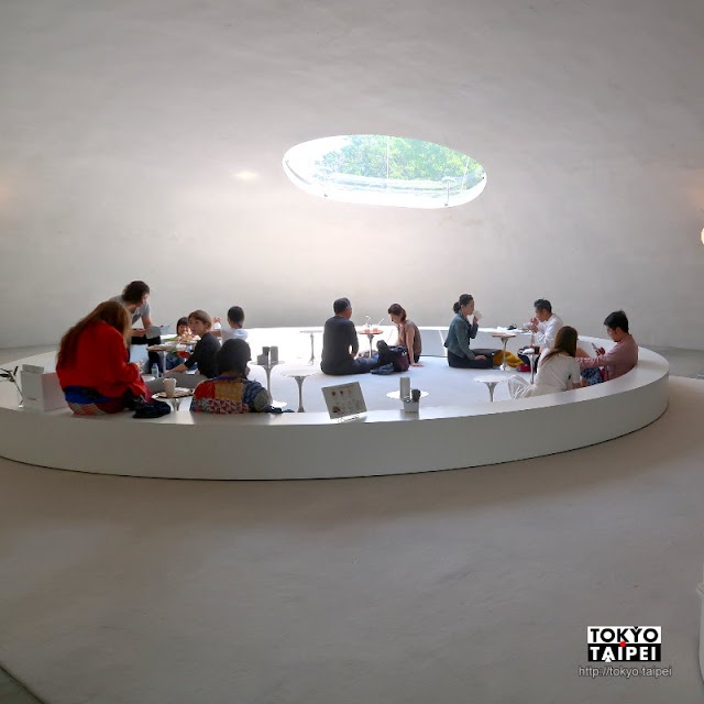 【豐島美術館】海島上的白色大水滴　建築物本身就是藝術品