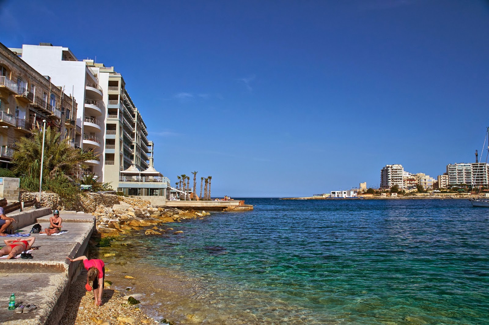 miejsce do kąpieli na Malcie, żwirowe plaże