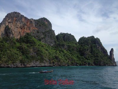 Menikmati keindahan Maya Bay