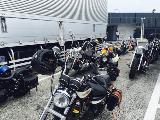 Harley-Davidson集合（休日のSAの風景）
