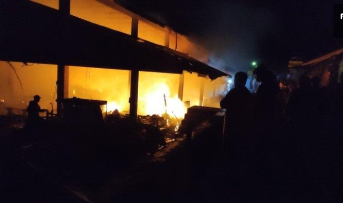 Pasar Sidikalang Terbakar Jumat Dini Hari Tadi, 60 Lapak Kios Ludes Dilahap Api