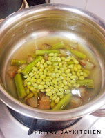 Mochai Kuzhambu - Field Beans Gravy
