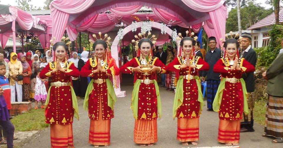 Tarian Tradisional Sekapur Sirih dari Bengkulu Selatan 