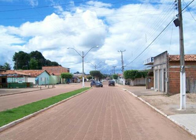 A pacata São Francisco do Brejão e seu principal logradouro, a avenida Castelo Branco. Foto: WhatsApp