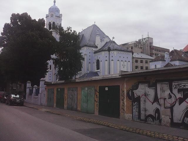 L'arrière de la Chapelle bleu