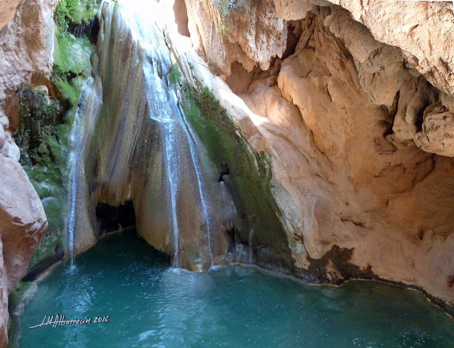 En la cavidad de la Cascada de Bercolón