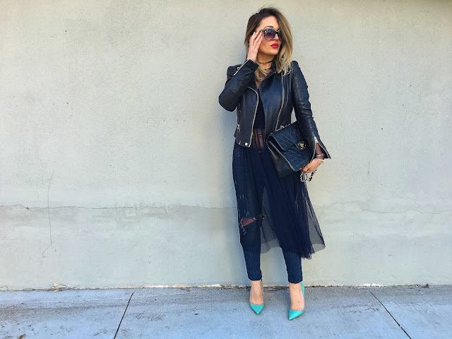 spring outfit, leather jacket for spring, haljina preko farmerki, mesh dress, zara dress over jeans, leather moto jacket, chanel bag, chanel vintage bag, chanel classic maxi, so kate heels, louboutin so kate, spring outfit