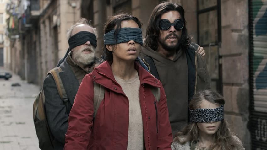 Netflix показал полный трейлер фантастического хоррора «Птичий короб: Барселона»