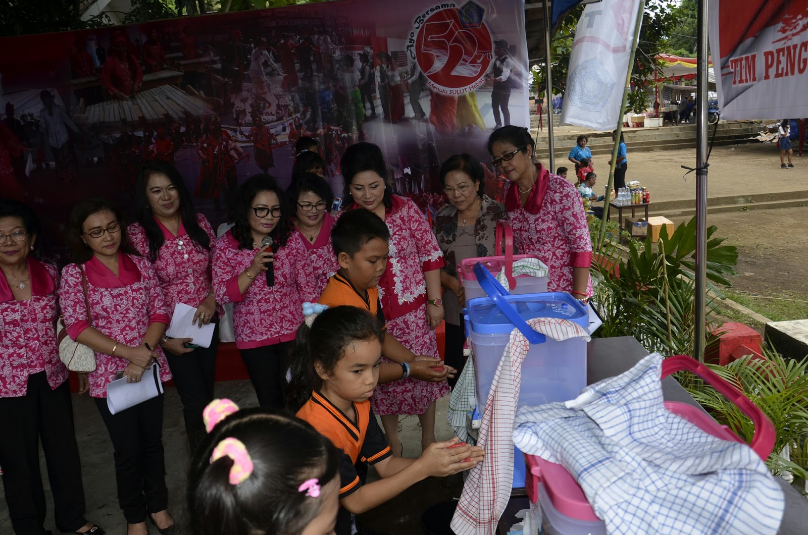 Humas Provinsi Sulawesi Utara Stand PKK Sulut Gelar Lomba 