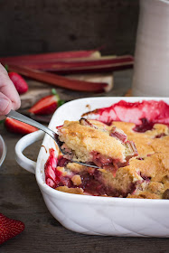 Cobbler rhubarbe, fraise