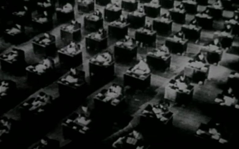 Y el mundo marcha 1928 pelicula online completa