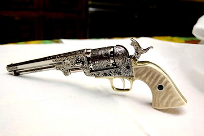 Etched Gun Stocks Seen On coolpicturesgallery.blogspot.com