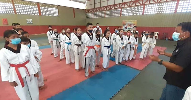 80 ATLETAS DE TAEKWONDO RECIBIERON EQUIPOS PARA SUS PRÁCTICAS