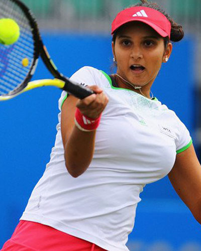 spicy photos in tennis court hot and famous tennis player sania mirza ...