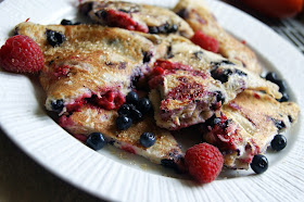 Omlet Kaiserschmarren z jagodami i malinami
