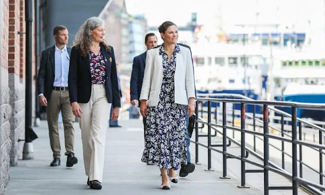 Crown Princess Victoria wore a all over floral print shirt dress by Ralph Lauren. Zara collarless white medium blazer