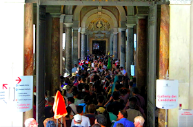 Vatican City Crowded