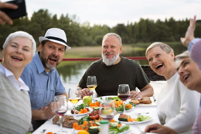 Beneficios de las actividades al aire libre en adultos mayores