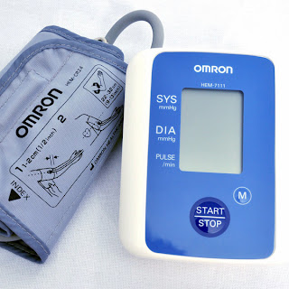 máy đo huyết áp omron 7111 mẫu mới