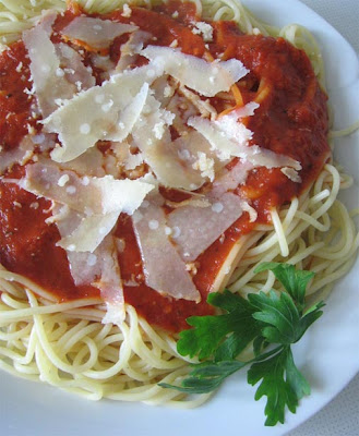 Sos z przecieru pomidorowego do spaghetti