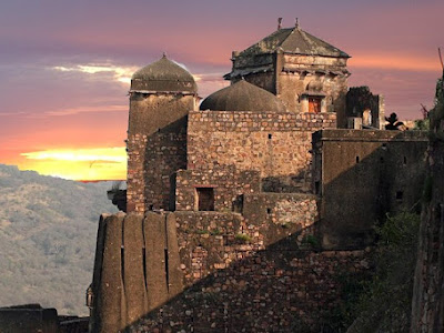 Tour of Ranthambore Fort and Ganesh Temple in a Jeep