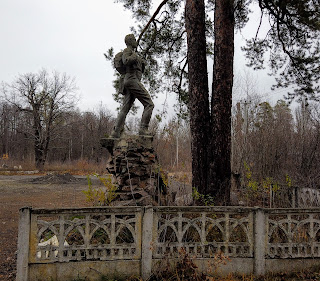 Святогорск. Памятник геологу