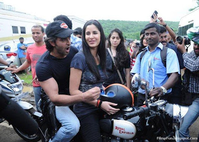 Katrina takes Hrithik on a ride_FilmyFun.blogspot.com