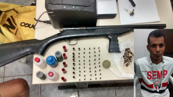 PM apreende espingarda e munições com suspeito em Barra do Rocha
