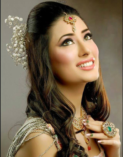 Mehwish Hayat HD Wallpapers Free Download