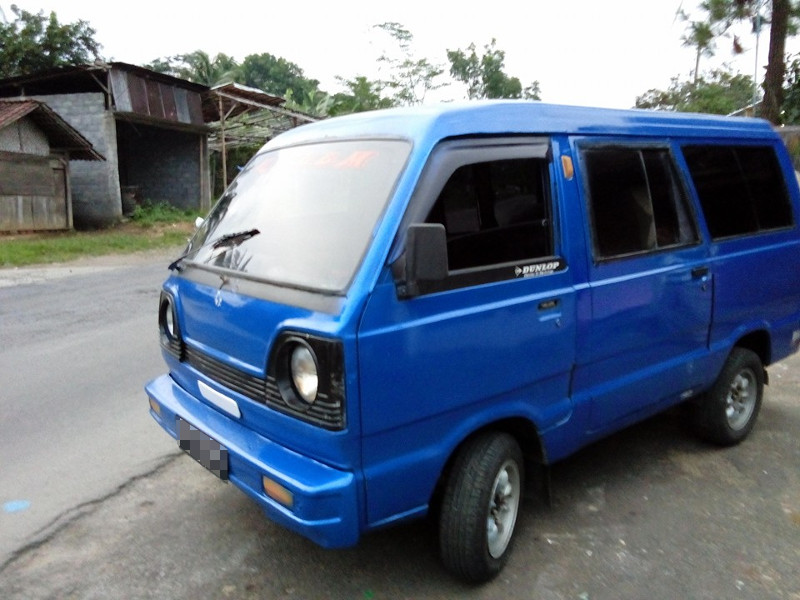  Suzuki Carry 1000 ST100 Mobil Motor Lama