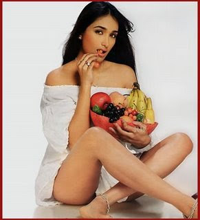 Pics of bollywood actress Jiah khan. Jiah khan Indian actress Without clothes / dress. Jiah khan sexy Kiss image of bollywood hot model