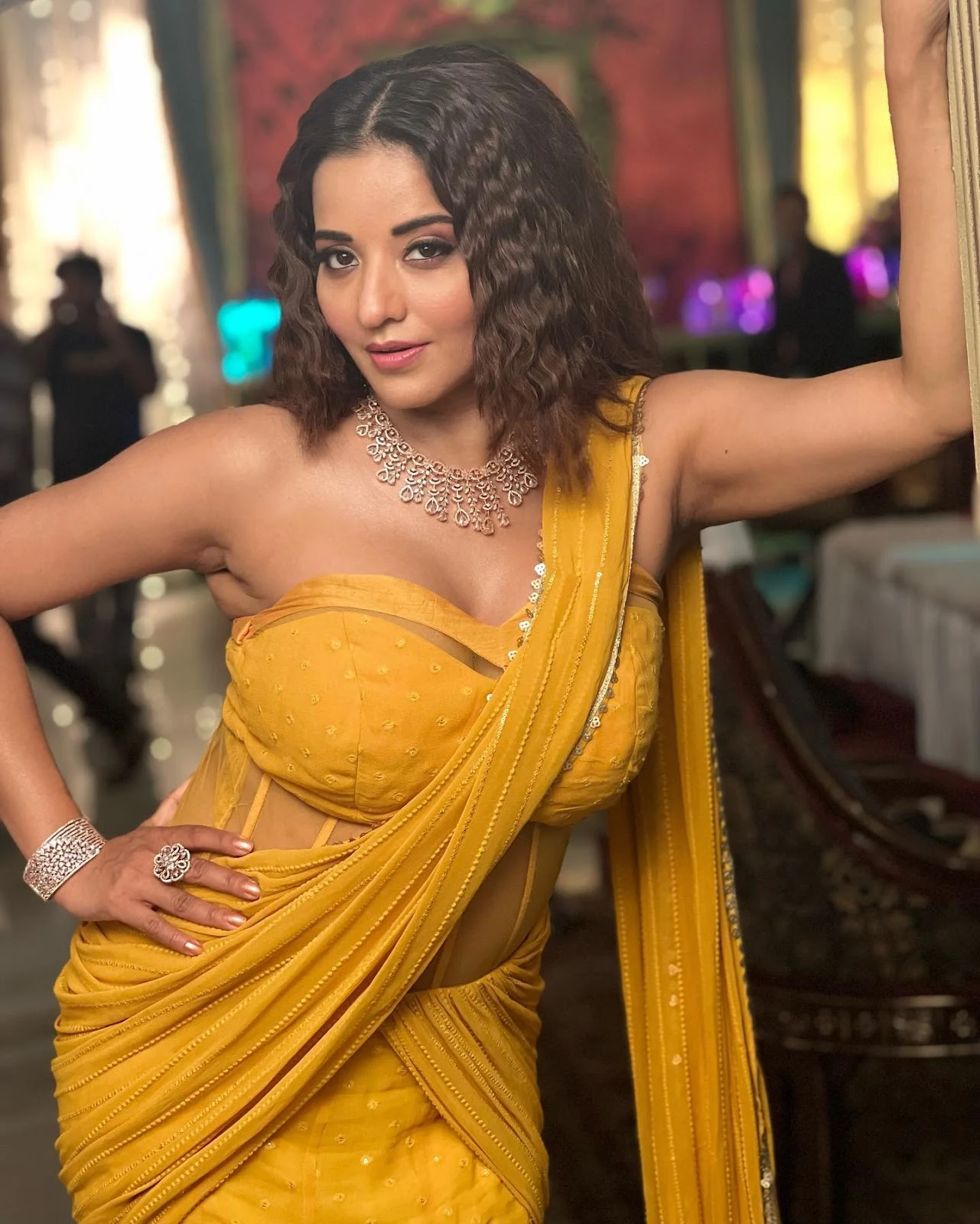 Monalisa cleavage curvy yellow saree yamini bekaboo