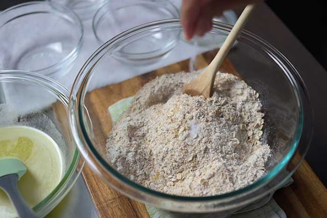 To bake oatmeal cookies - salt added (optional)
